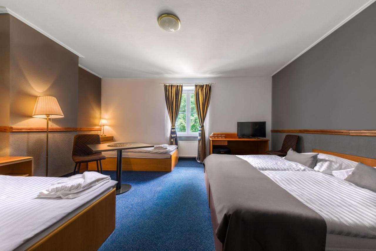 Prague Hotel Carl Inn Restaurant & Free Parking Exteriér fotografie